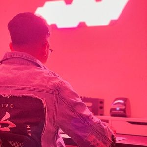 Meet your Posher, Marvin from uFlip.